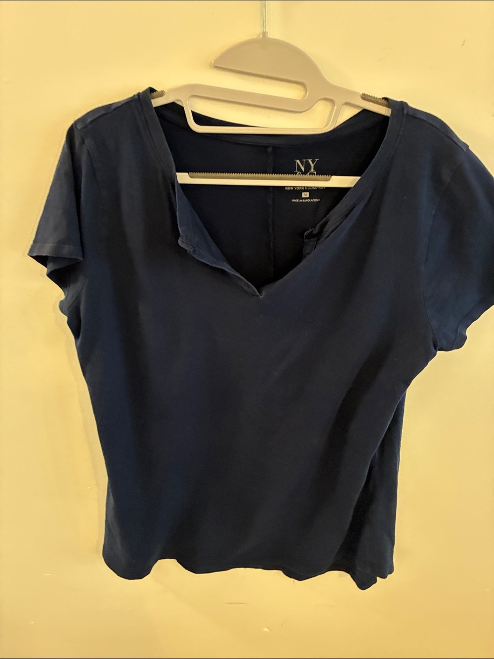 NY & Co. Navy V-Neck Short Sleeve Tee Sz M Minimalist Cotton